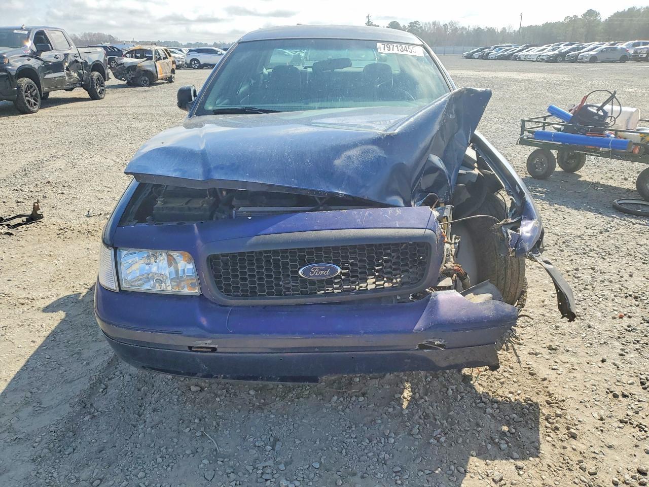 2004 FORD Crown Victoria