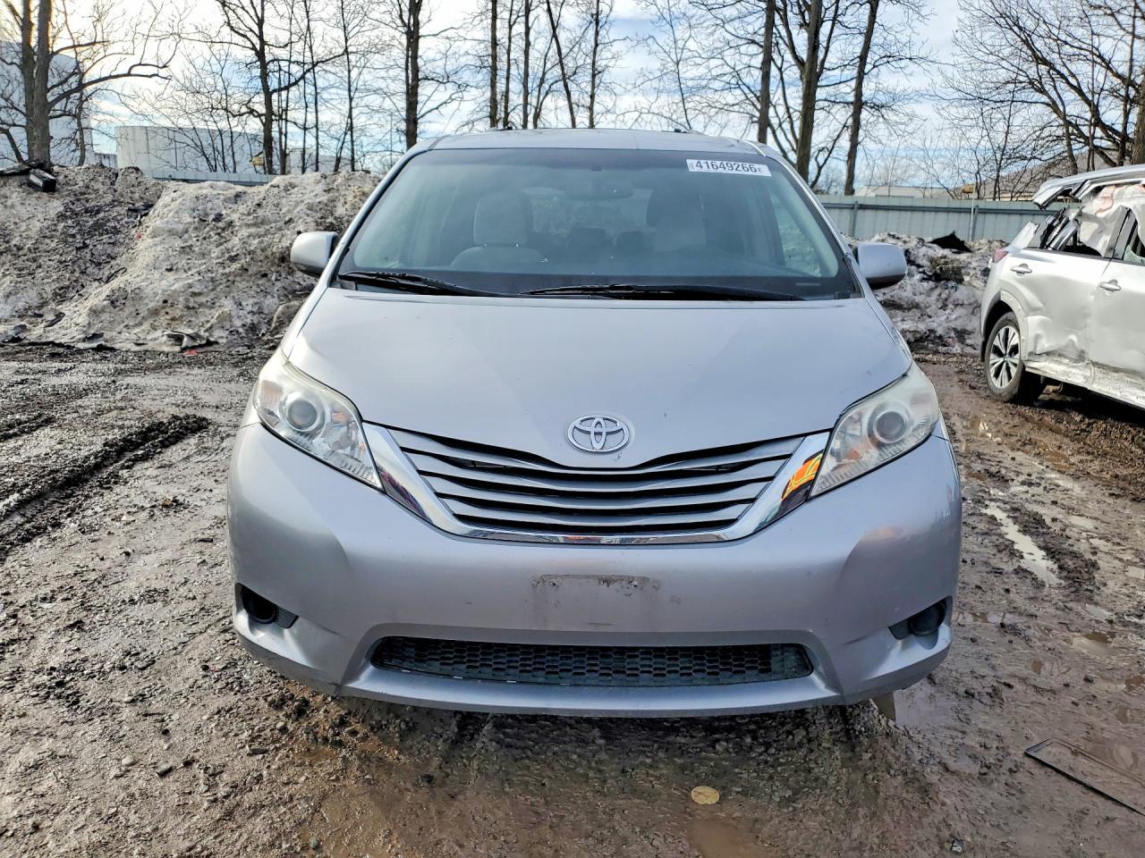 2016 TOYOTA SIENNA