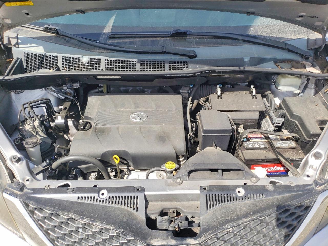 2012 TOYOTA SIENNA