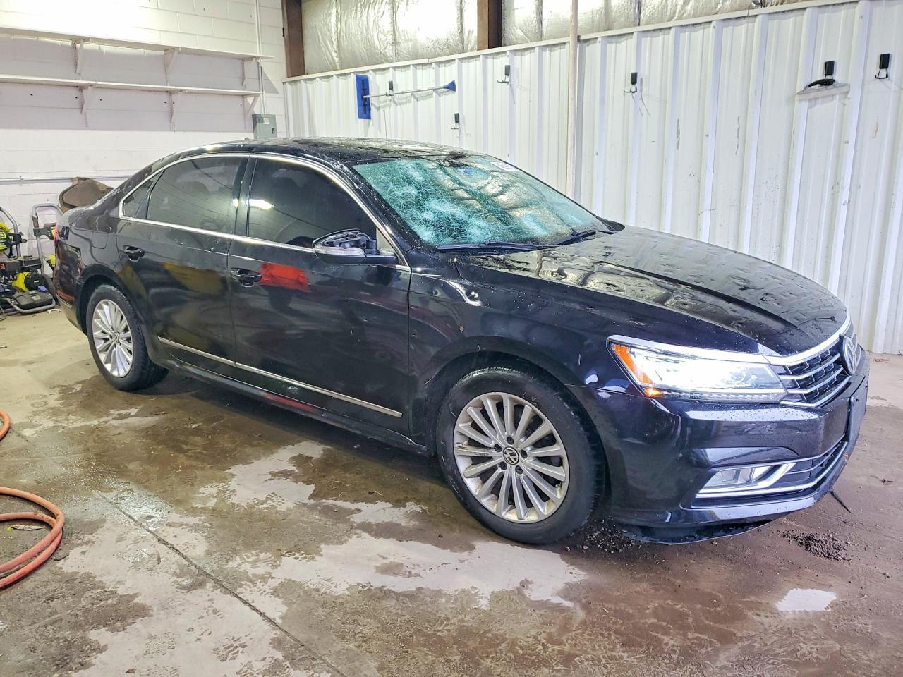 2017 VOLKSWAGEN Passat