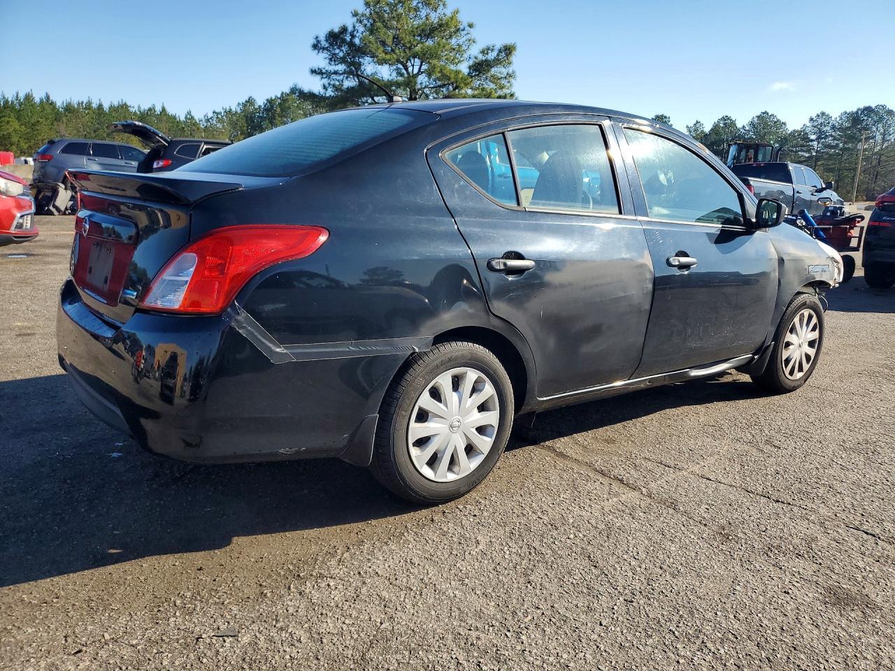 2015 NISSAN VERSA