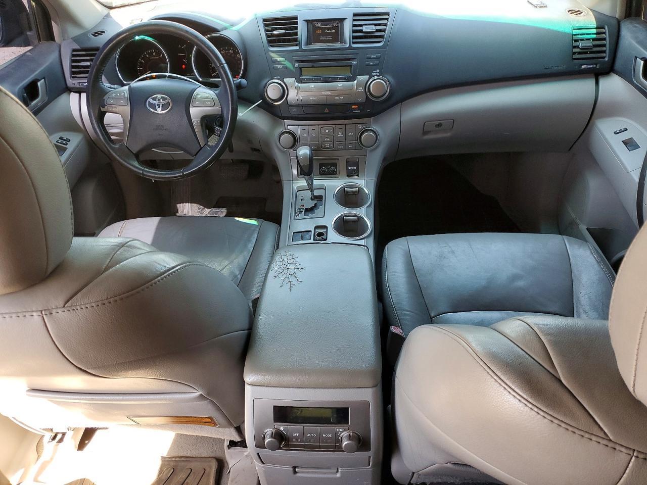 2010 TOYOTA HIGHLANDER