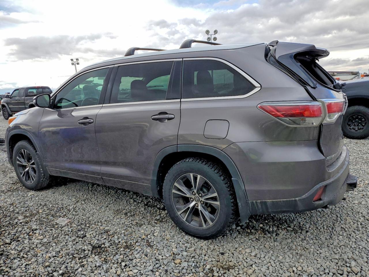 2016 TOYOTA HIGHLANDER
