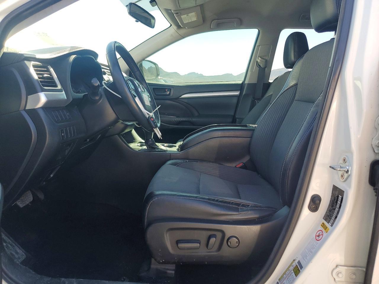 2016 TOYOTA HIGHLANDER