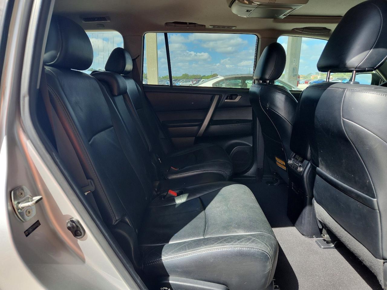 2010 TOYOTA HIGHLANDER