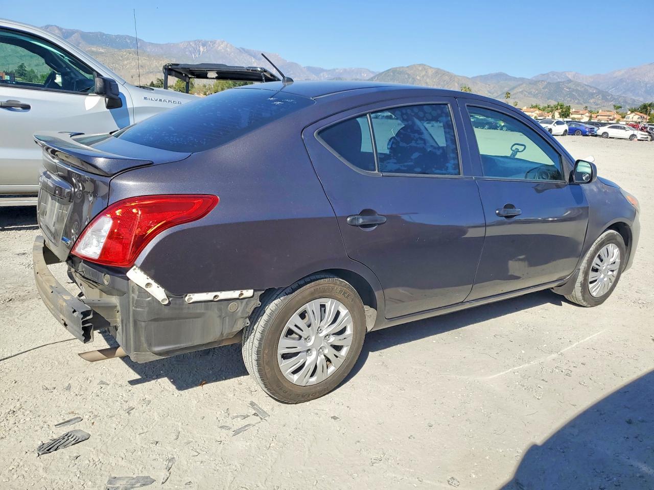 2015 NISSAN VERSA