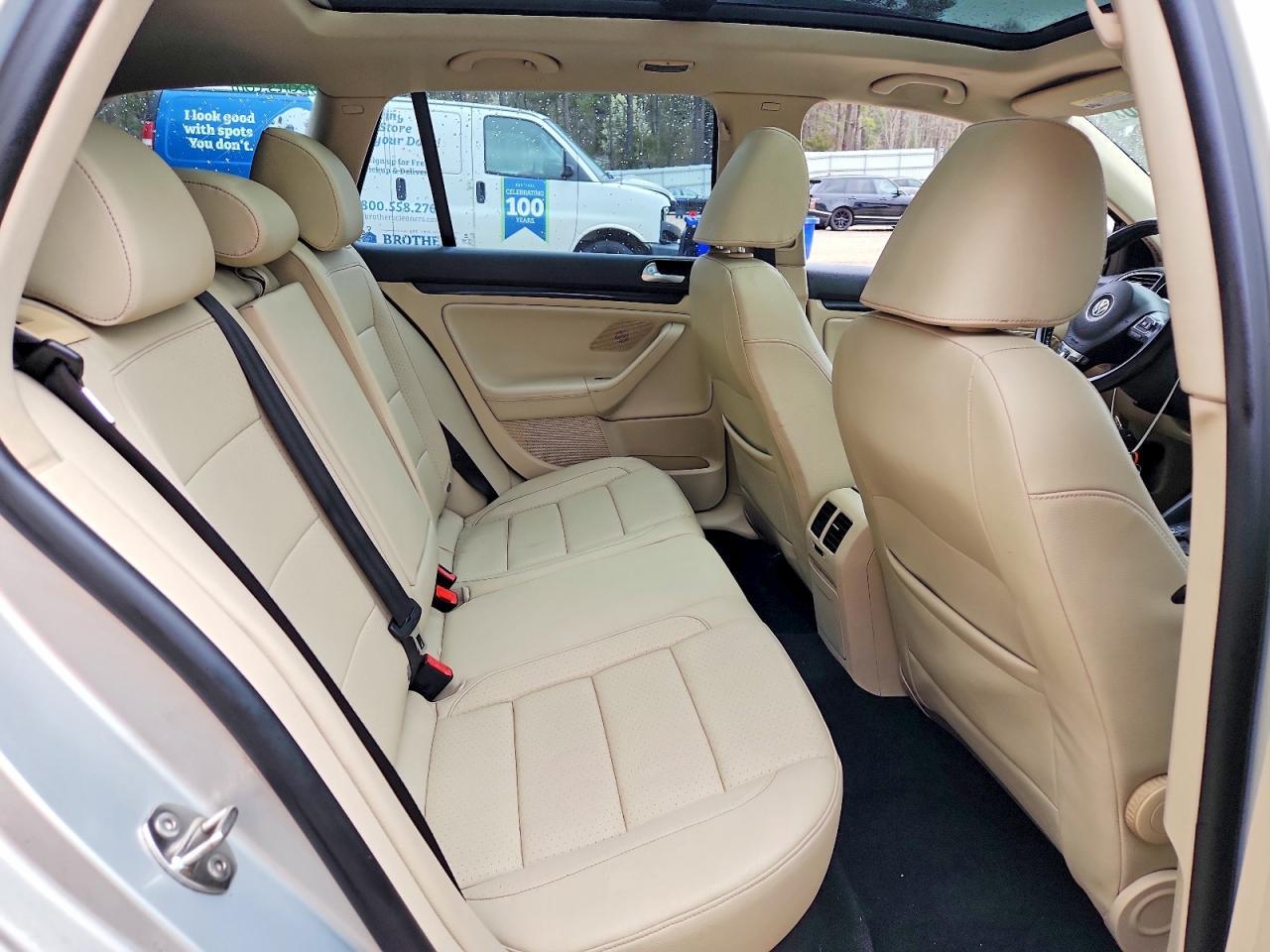 2011 VOLKSWAGEN JETTA