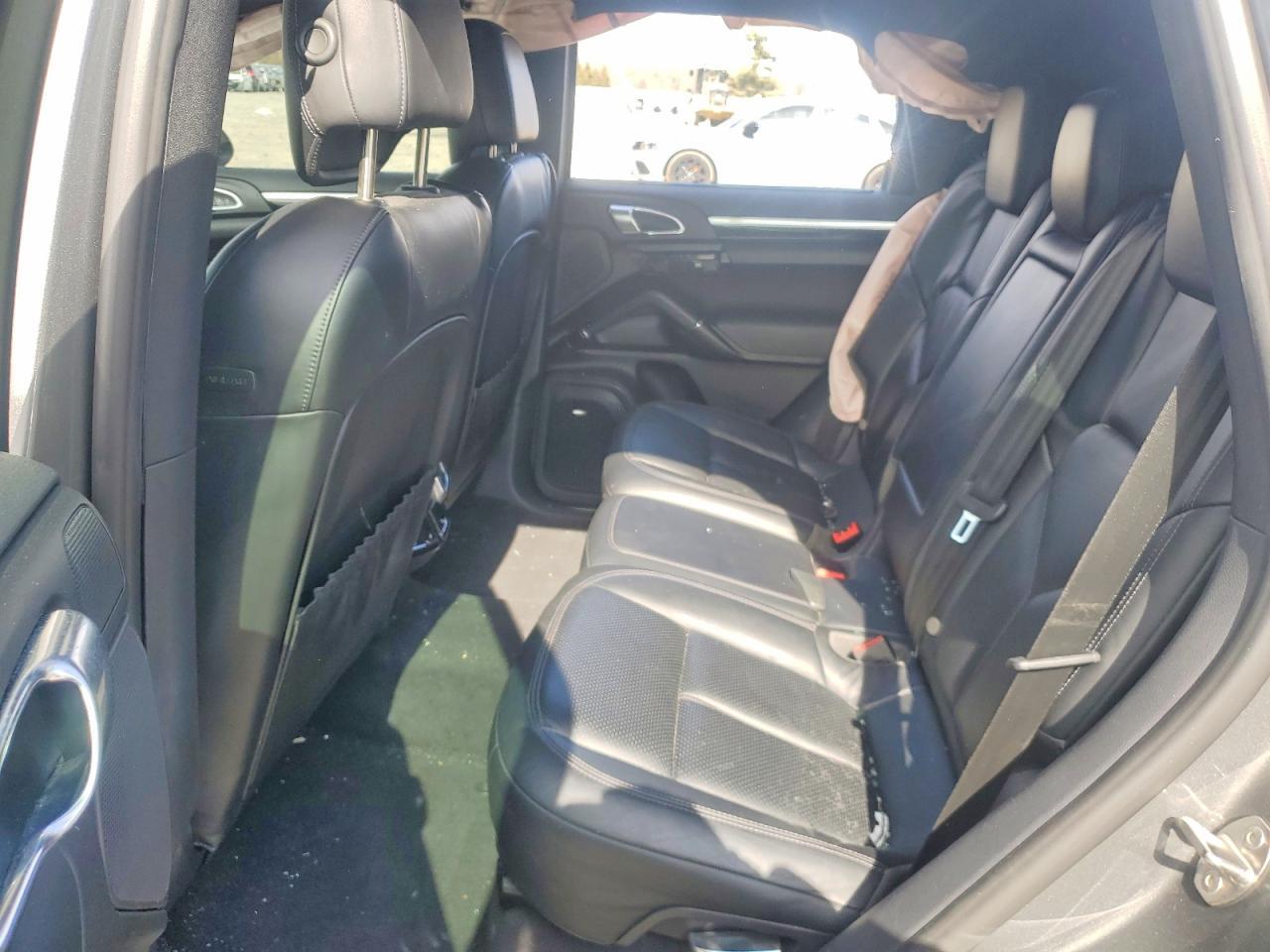 2014 PORSCHE CAYENNE