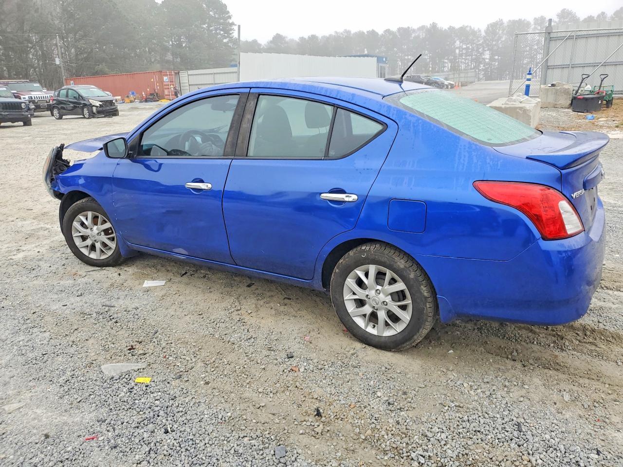2017 NISSAN VERSA