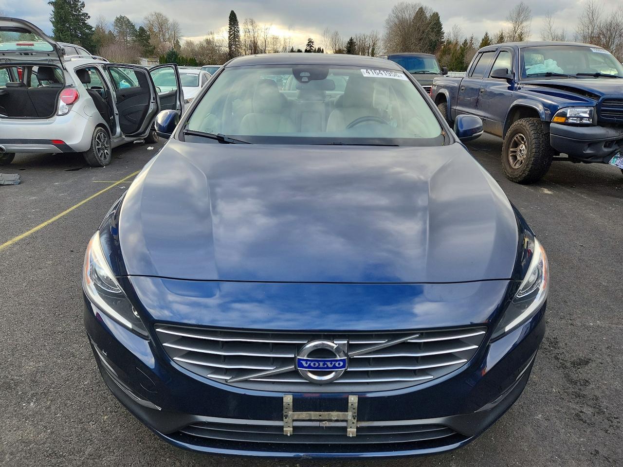 2015 VOLVO S60