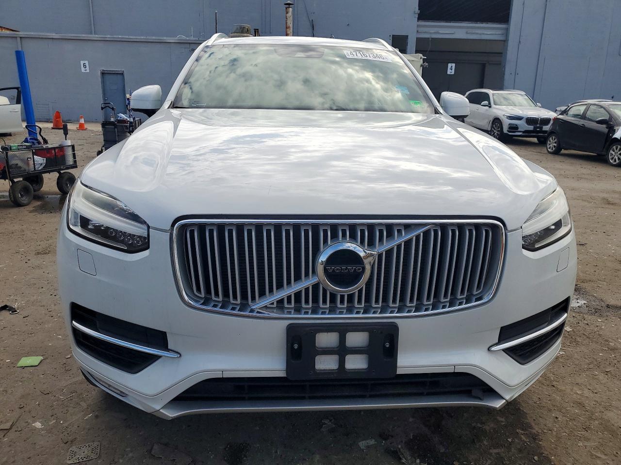 2017 VOLVO XC90