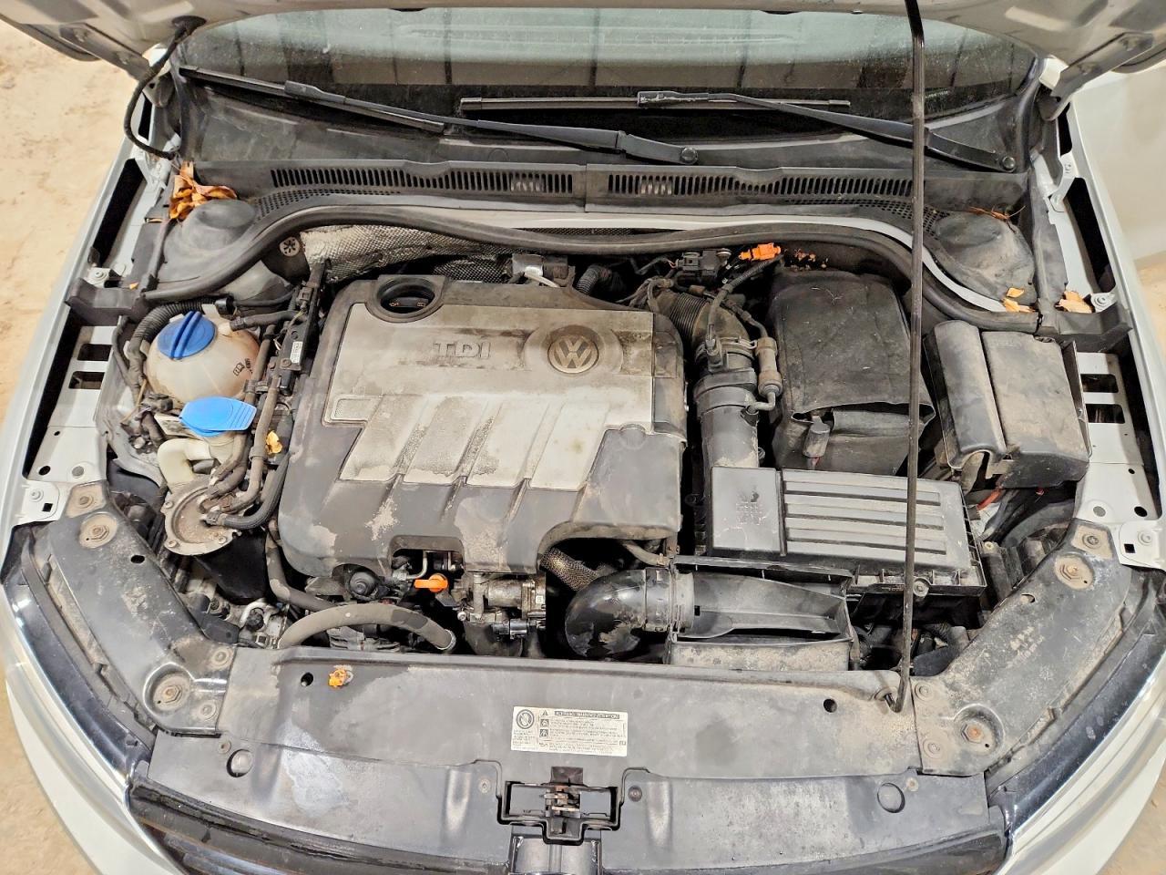 2011 VOLKSWAGEN JETTA