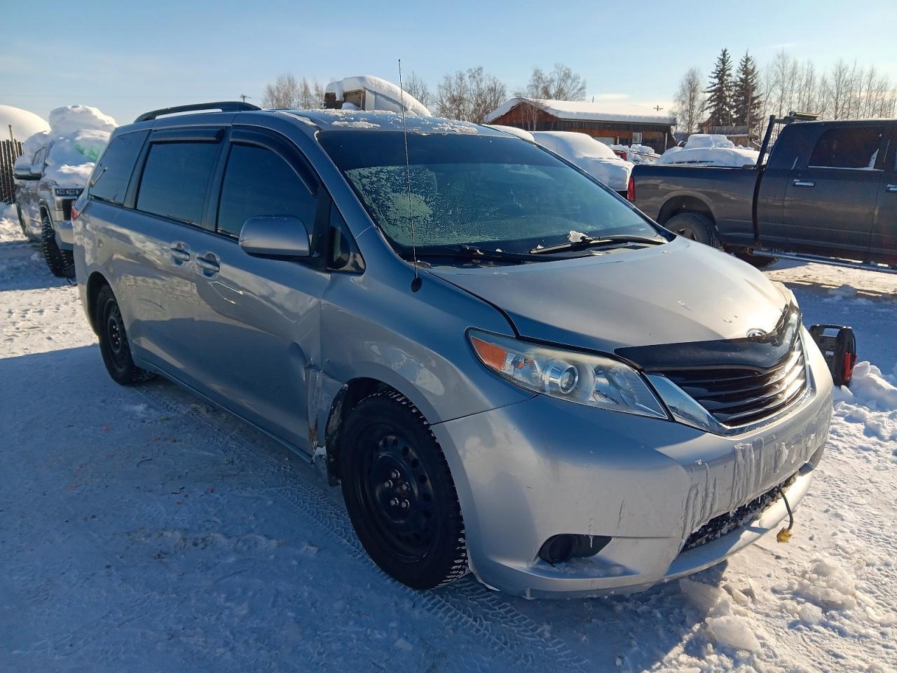 2012 TOYOTA SIENNA