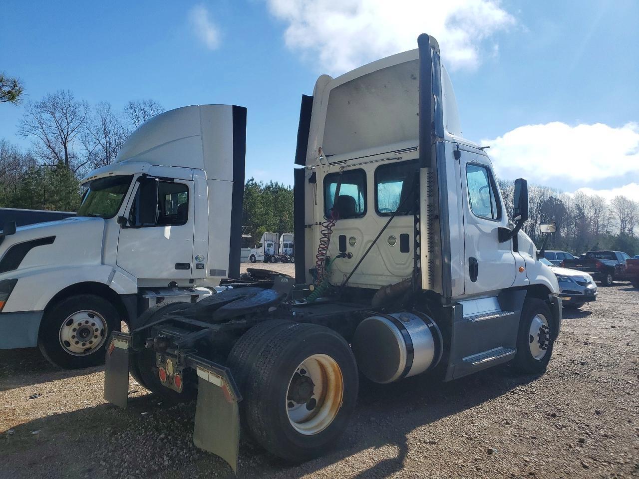 2016 FREIGHTLINER CASCADIA 125