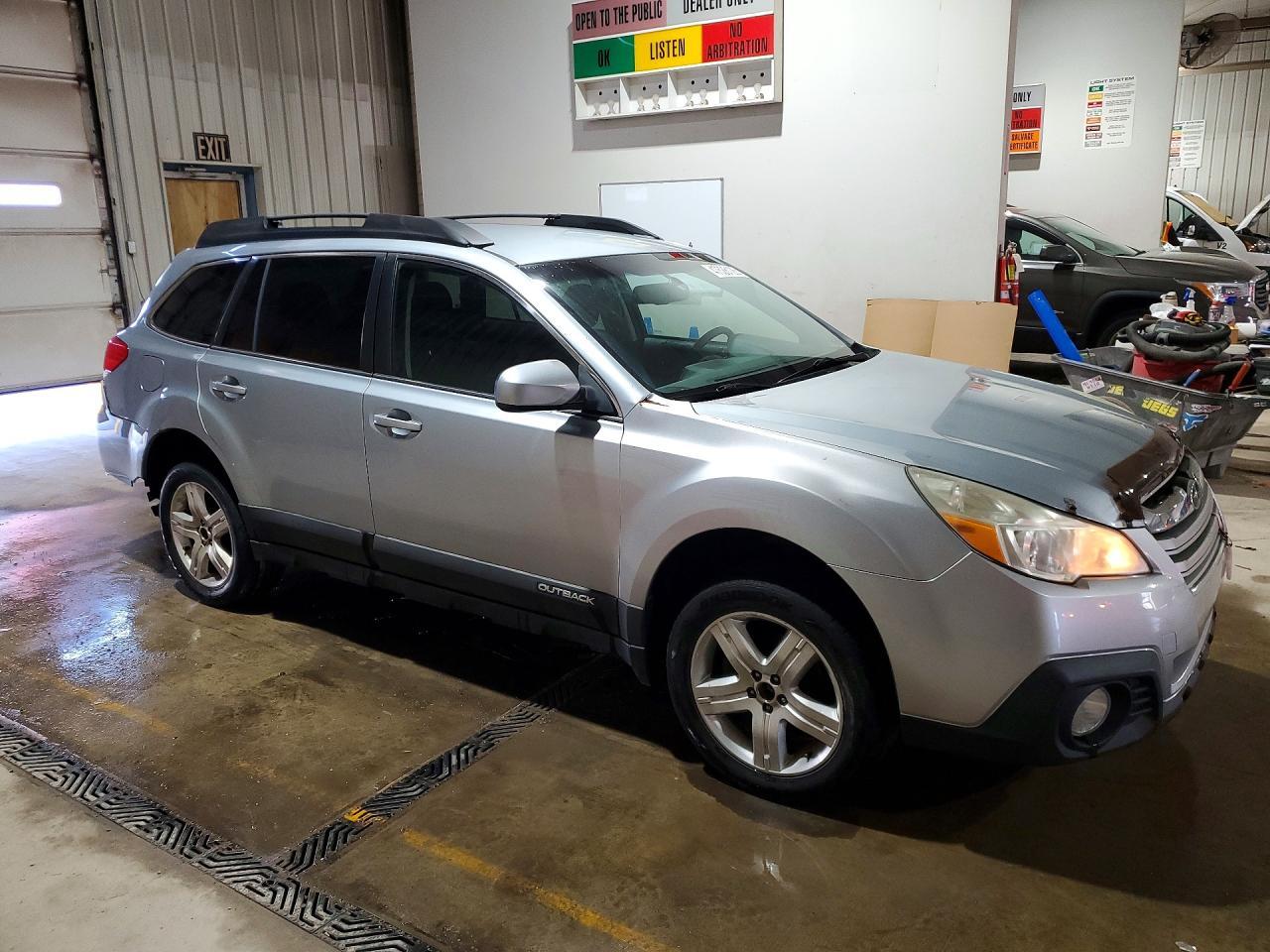 2013 SUBARU Outback