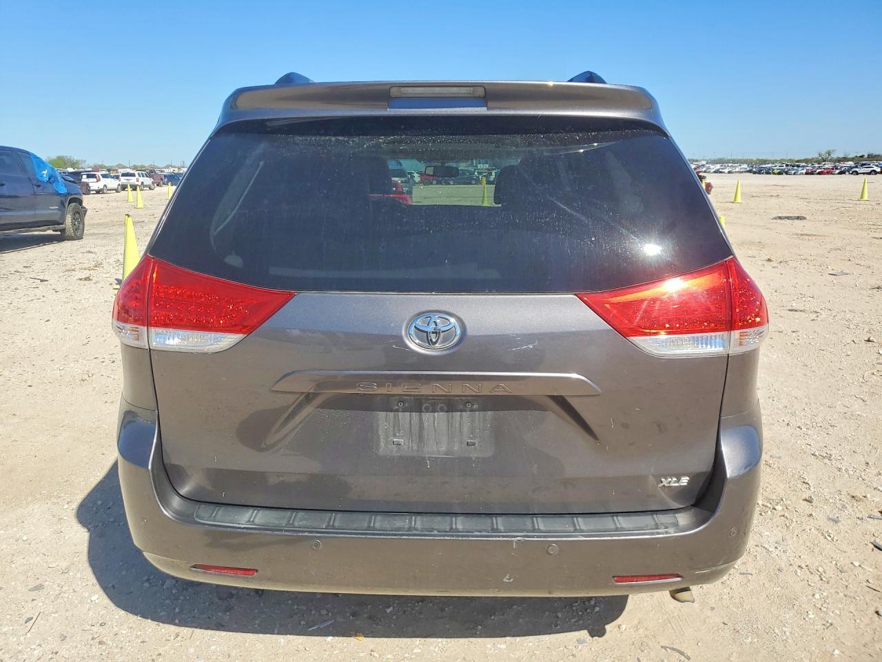 2014 TOYOTA SIENNA
