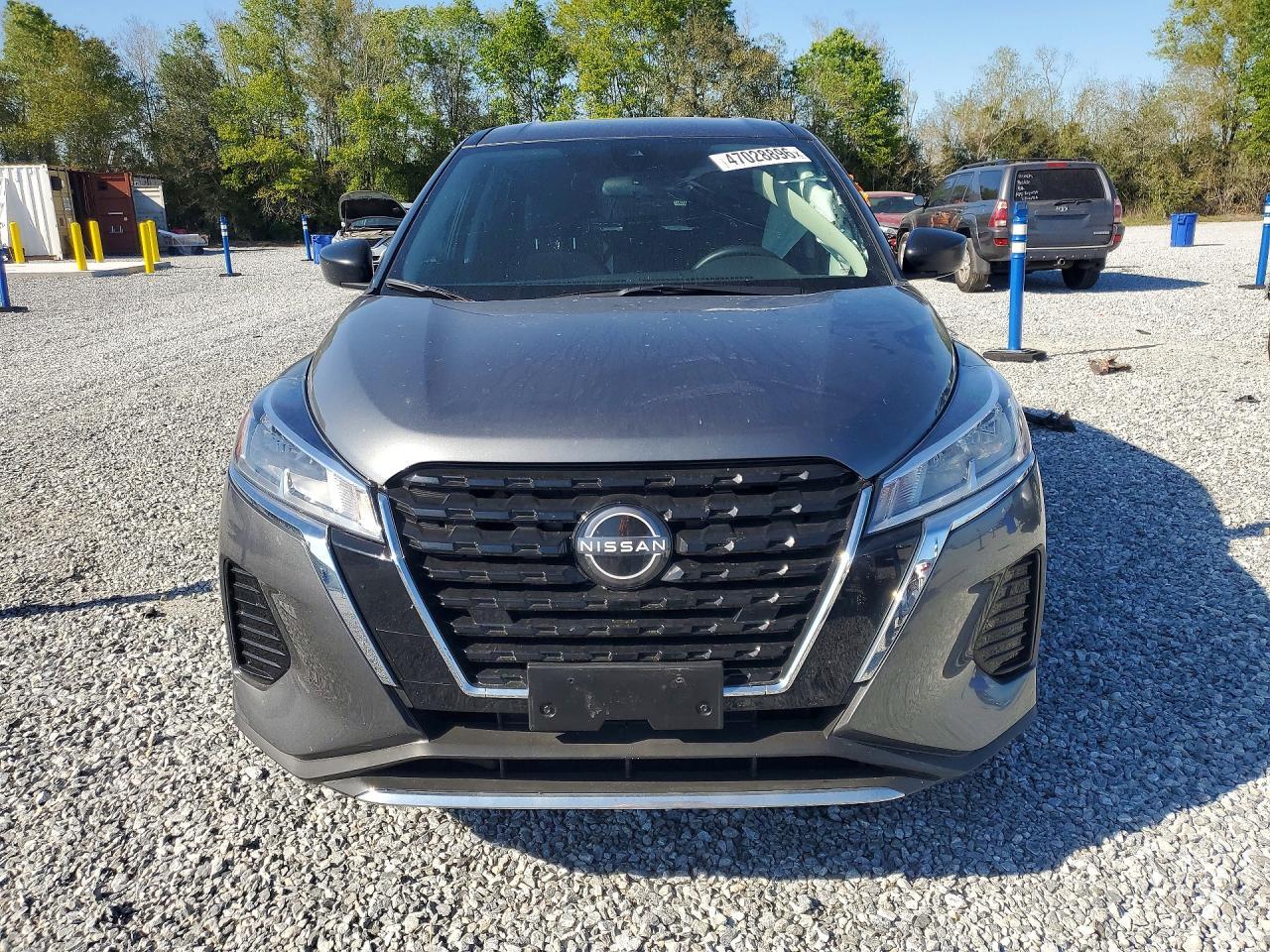 2025 NISSAN KICKS