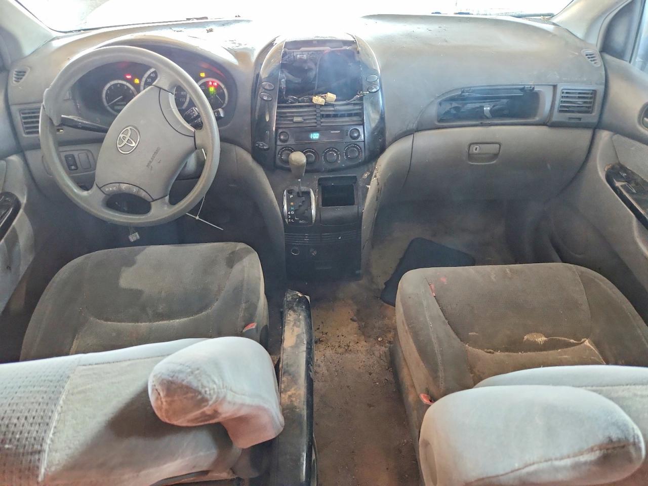 2005 TOYOTA SIENNA