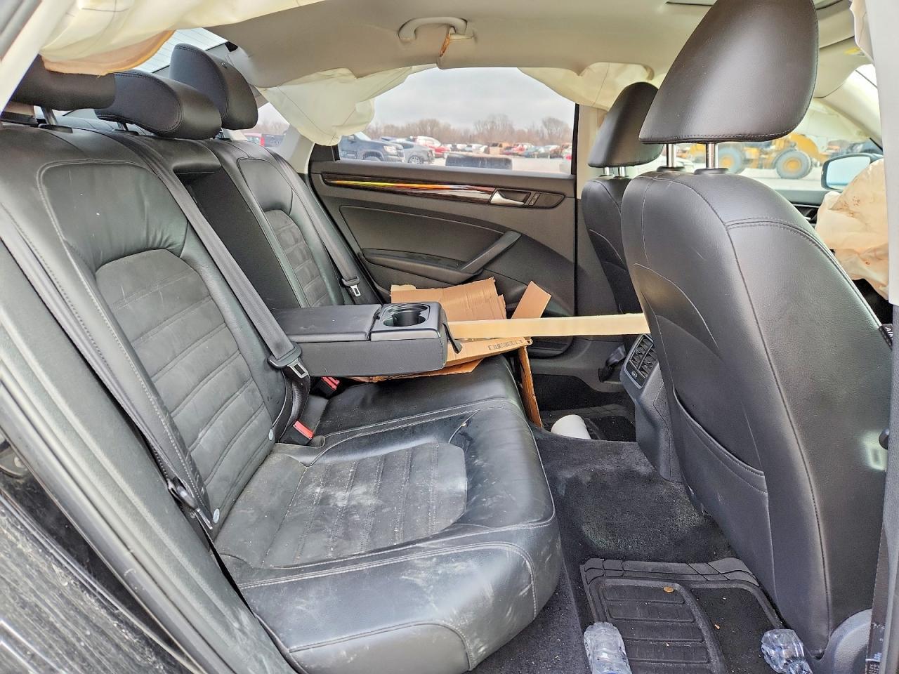 2014 VOLKSWAGEN Passat