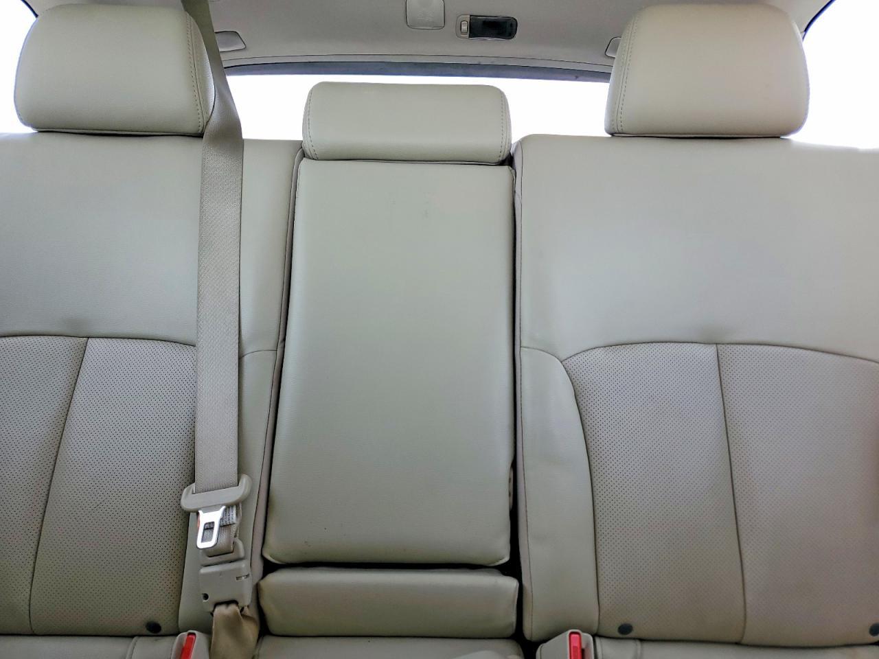 2014 SUBARU Outback