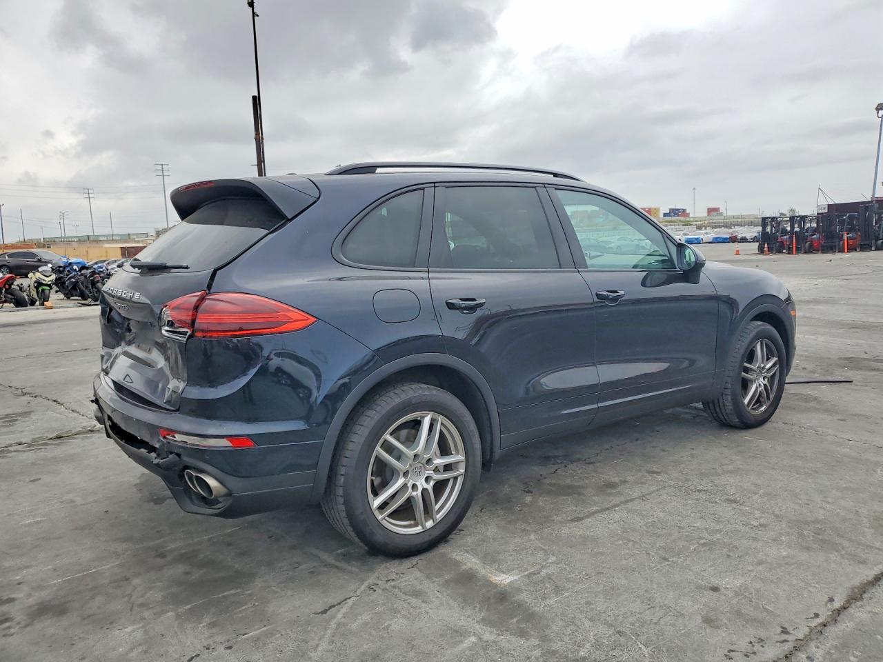2017 PORSCHE CAYENNE