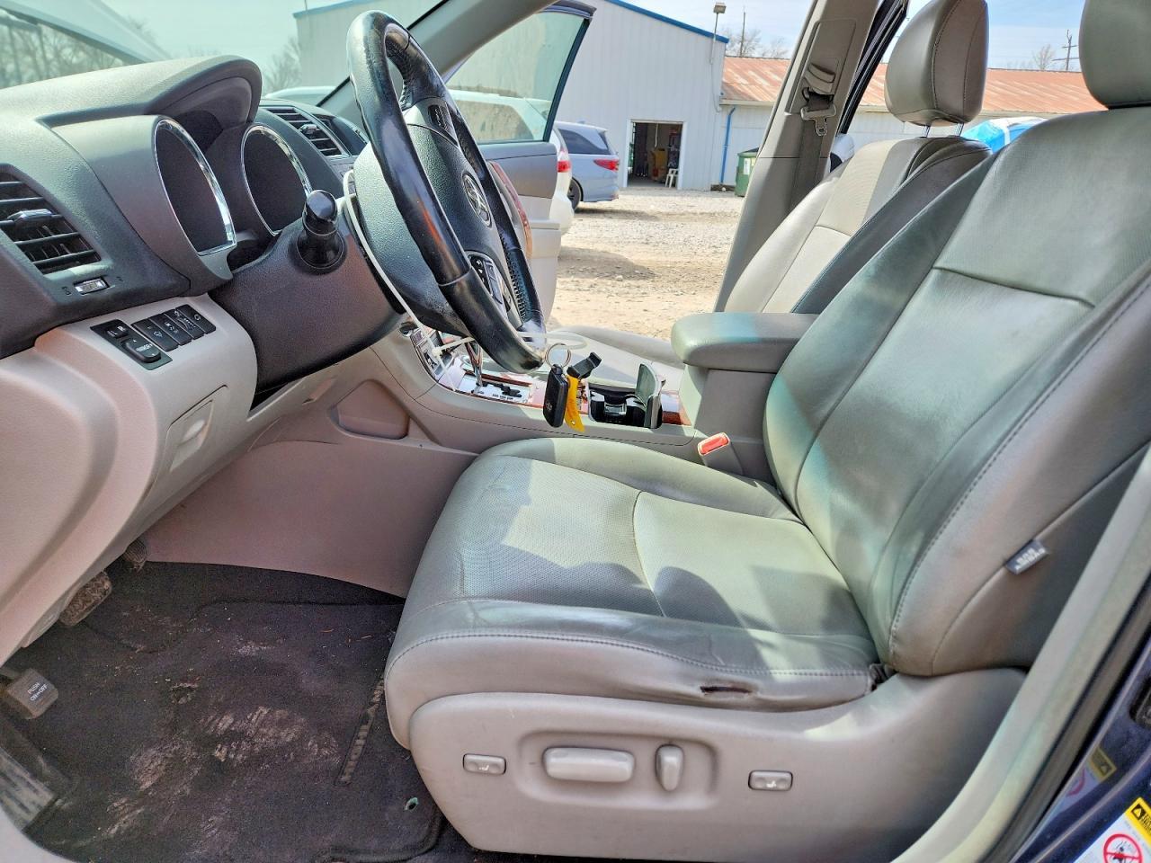 2012 TOYOTA HIGHLANDER