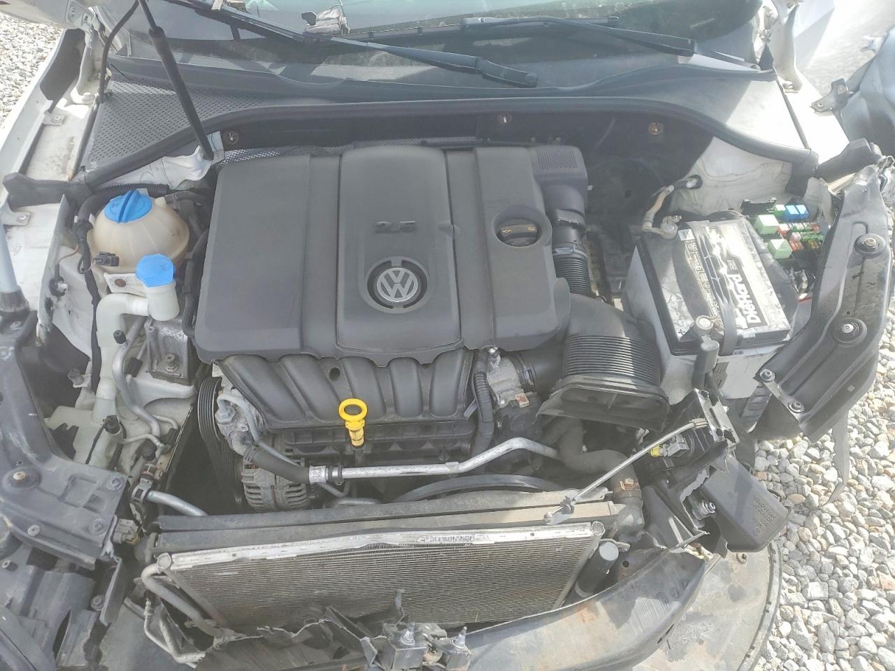 2014 VOLKSWAGEN Passat