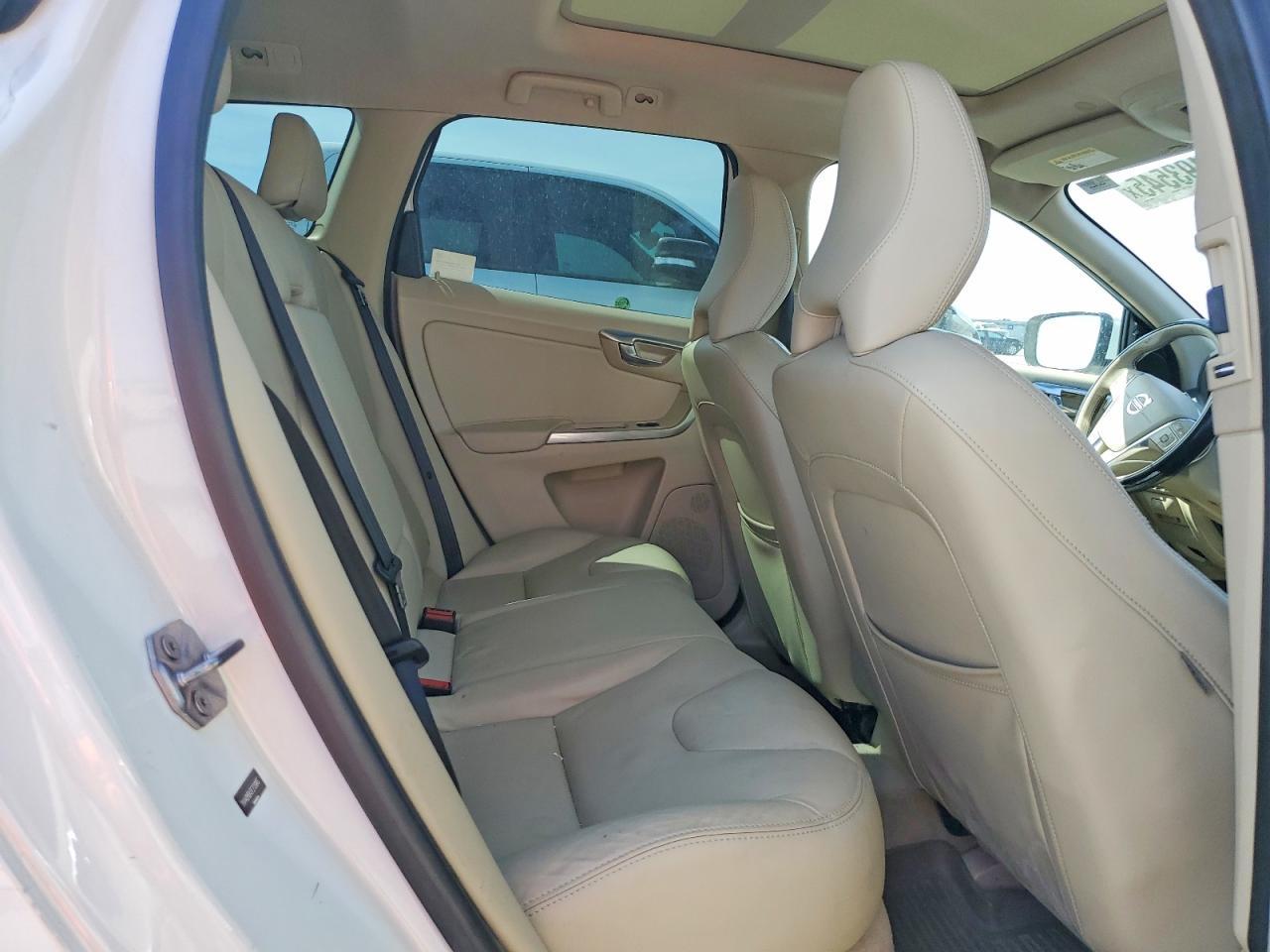 2015 VOLVO XC60