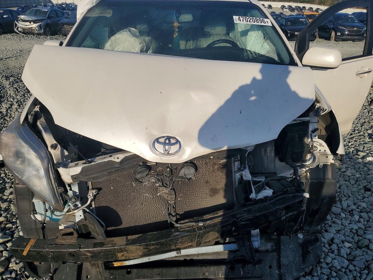 2016 TOYOTA SIENNA