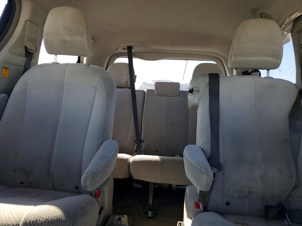 2012 TOYOTA SIENNA