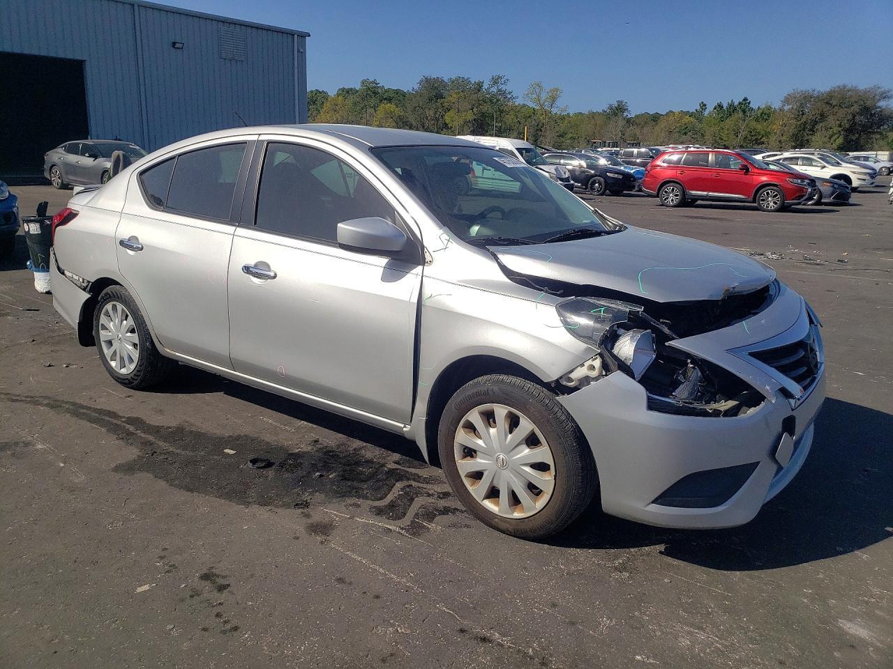 2015 NISSAN VERSA