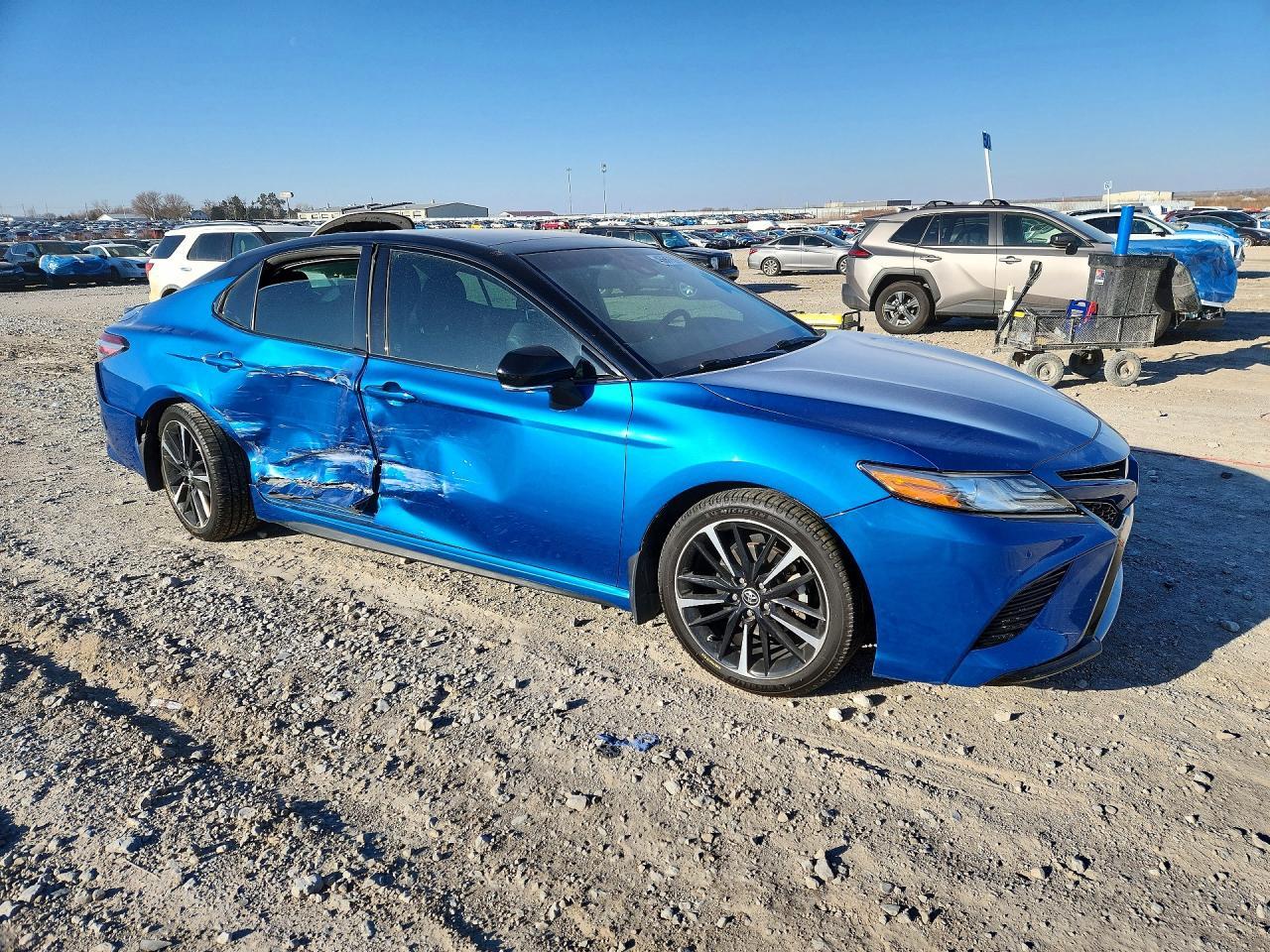 2018 TOYOTA CAMRY