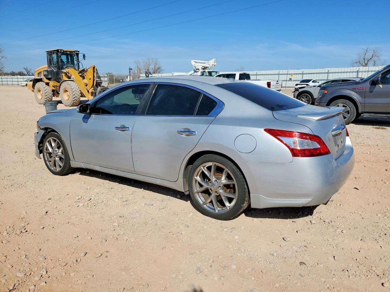 2010 NISSAN Maxima