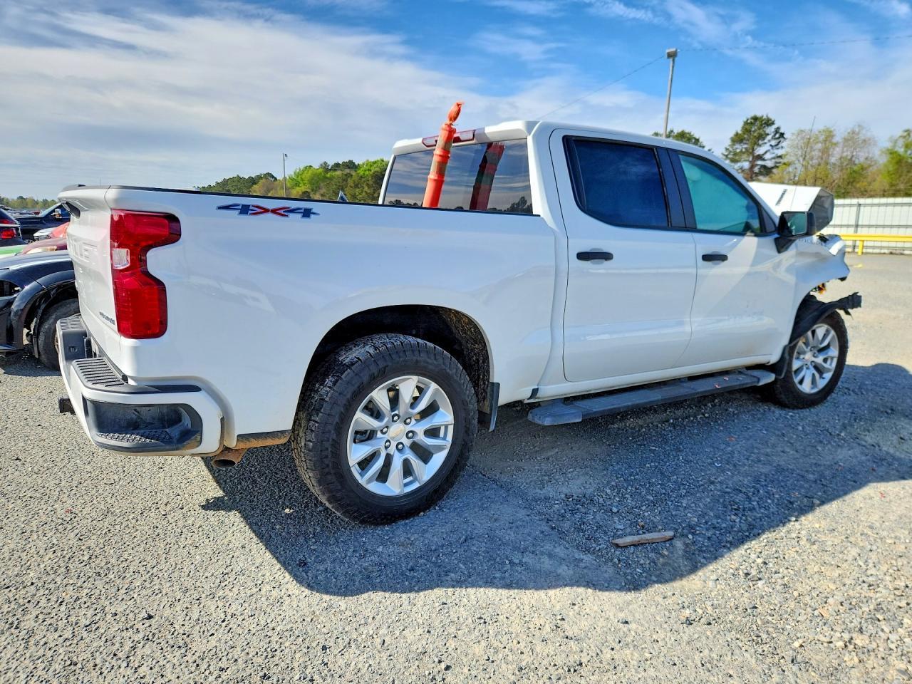 2024 CHEVROLET Silverado