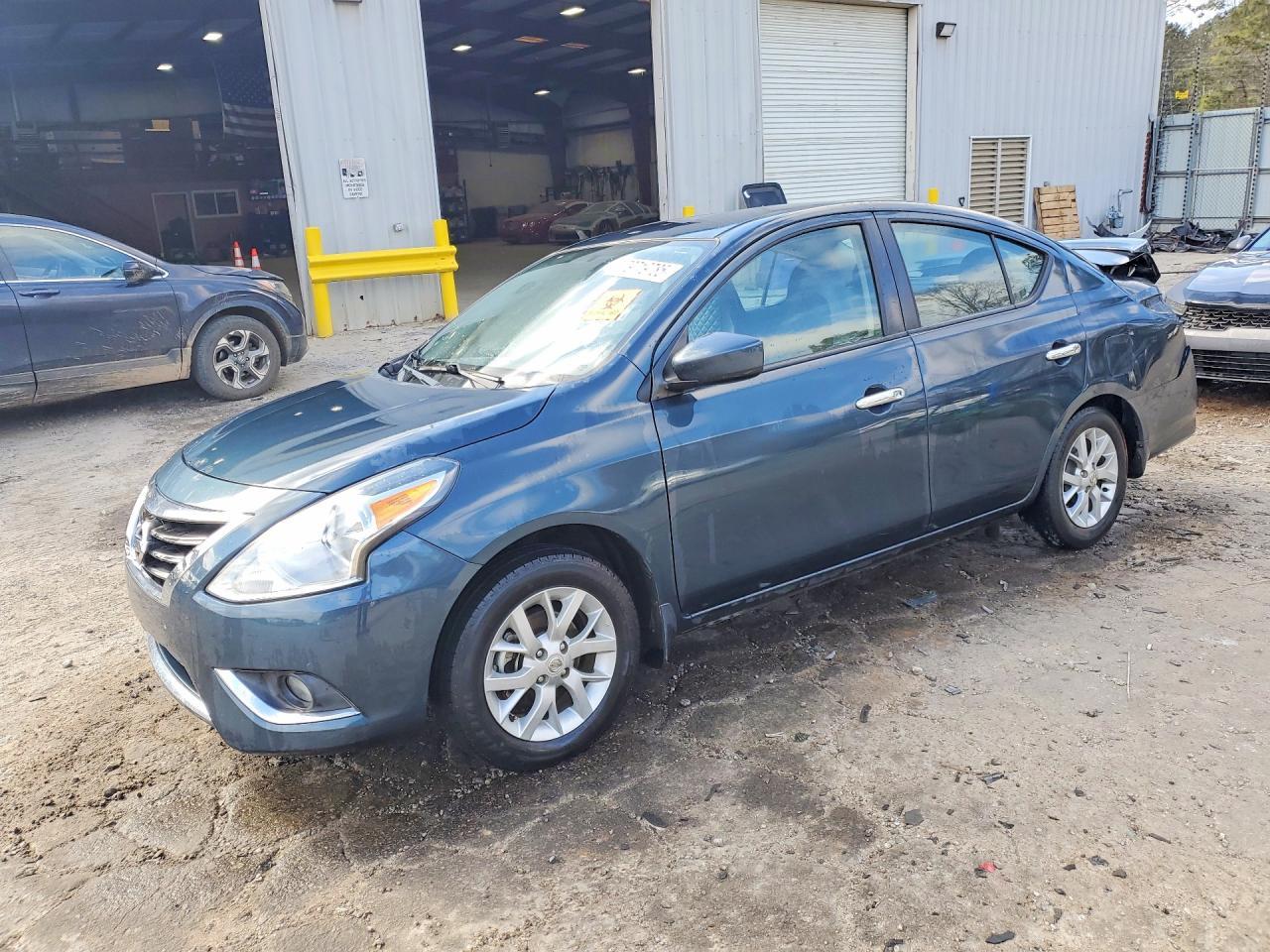 2017 NISSAN VERSA