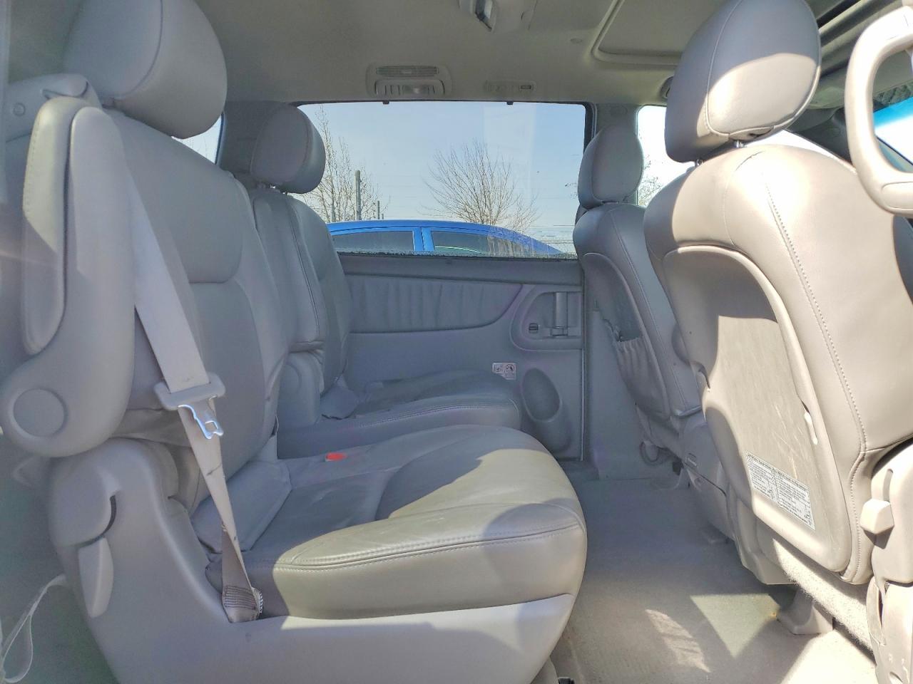 2004 TOYOTA SIENNA