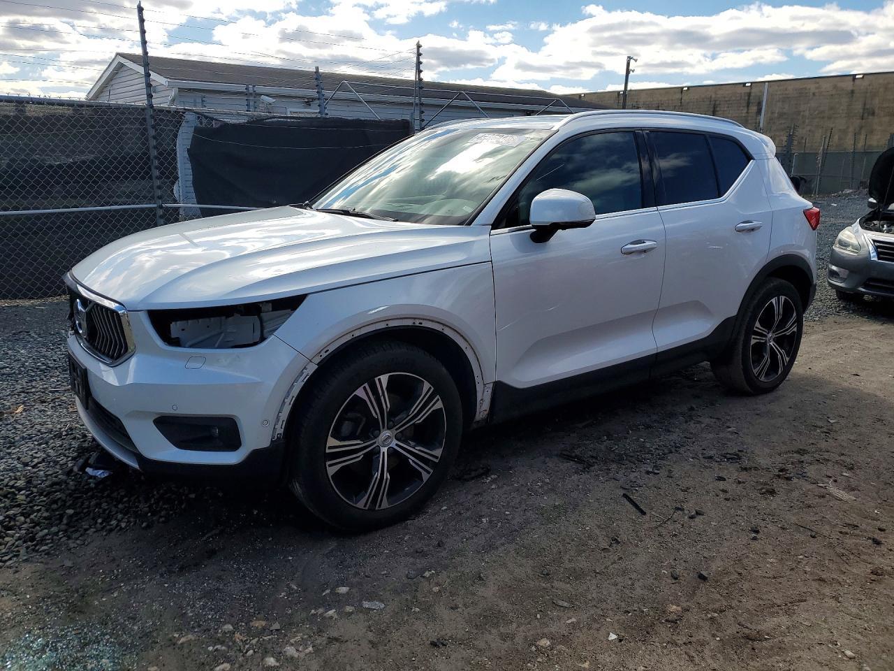 2020 VOLVO XC40