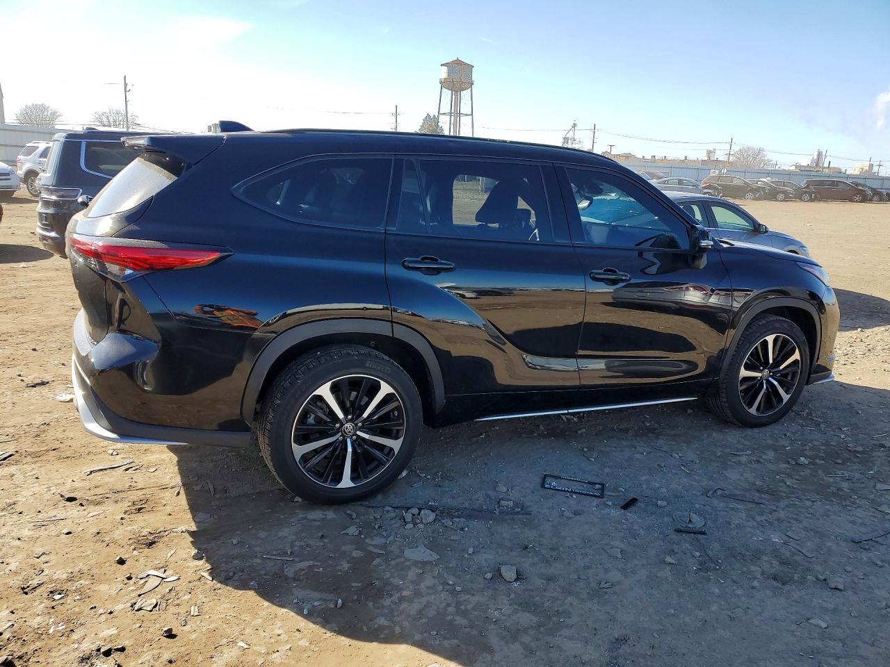 2022 TOYOTA HIGHLANDER