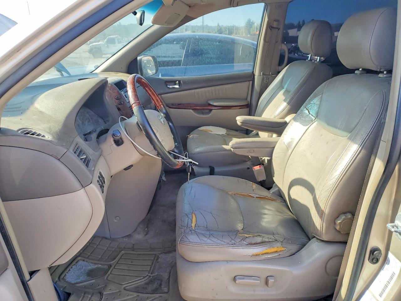 2004 TOYOTA SIENNA