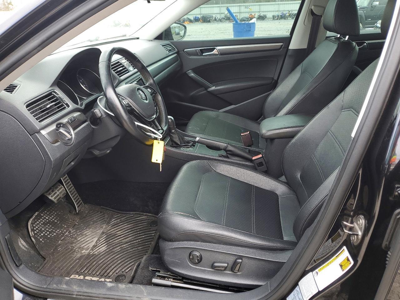 2017 VOLKSWAGEN Passat