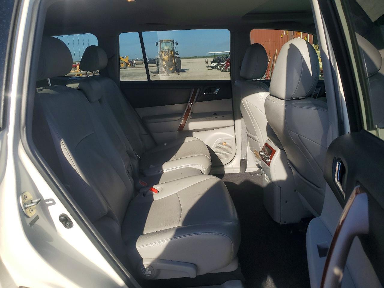2013 TOYOTA HIGHLANDER