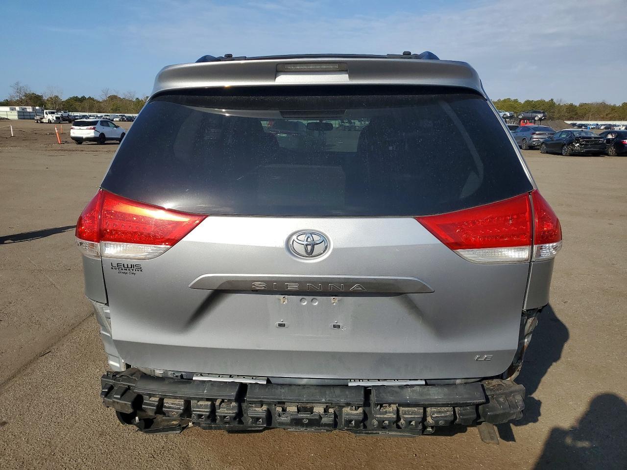 2013 TOYOTA Siena