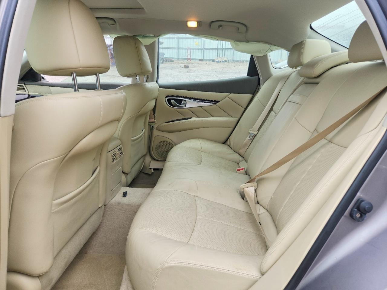 2012 INFINITI M37