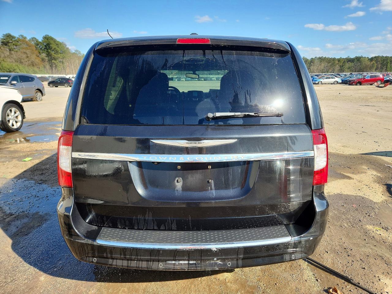 2011 CHRYSLER Town & Country