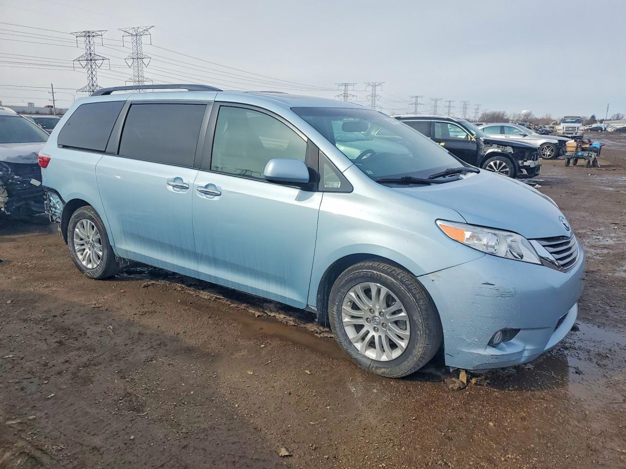 2017 TOYOTA SIENNA
