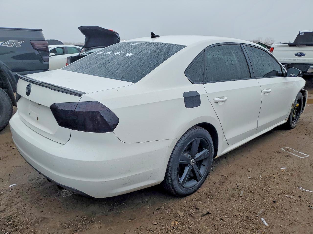 2012 VOLKSWAGEN Passat