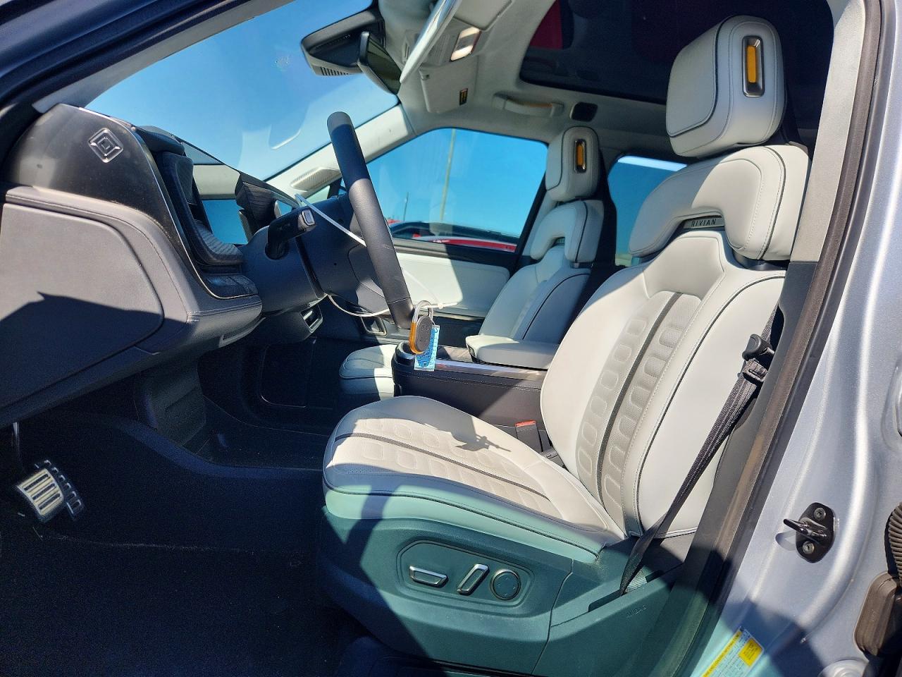 2023 RIVIAN R1t