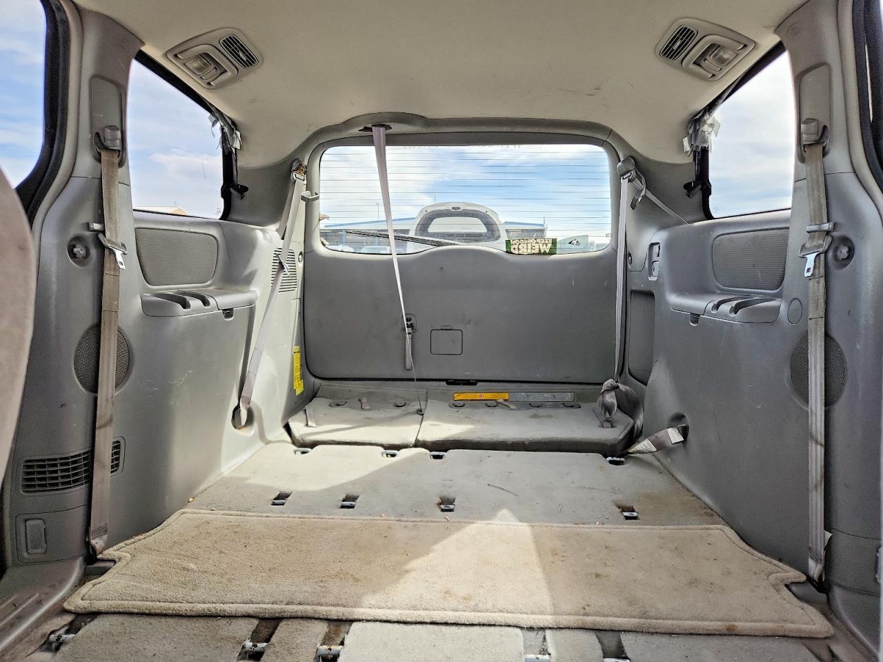 2004 TOYOTA SIENNA