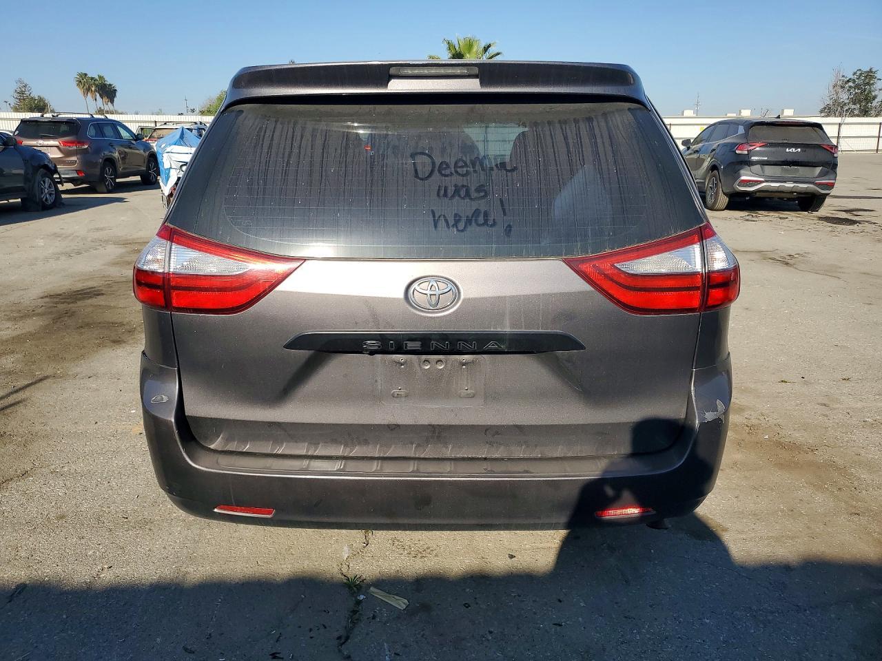 2016 TOYOTA SIENNA