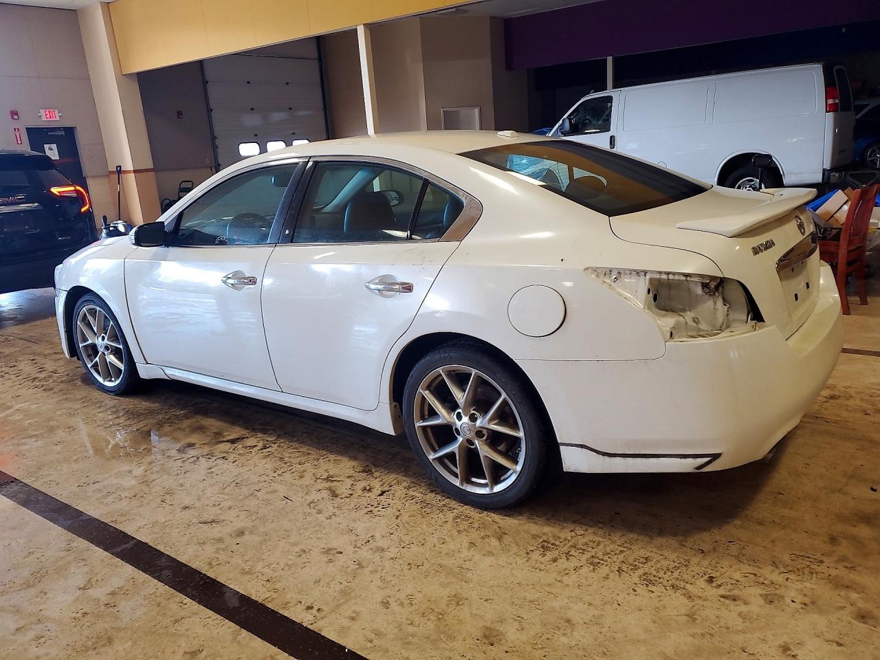 2010 NISSAN Maxima